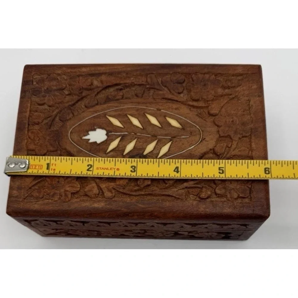 Unbranded hand carved